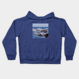 Crashing waves splash into the rocky coastline of California Kids Hoodie